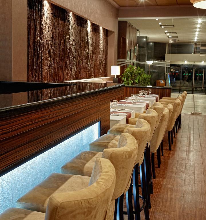 Codru Hotel تشيسيناو المطعم الصورة